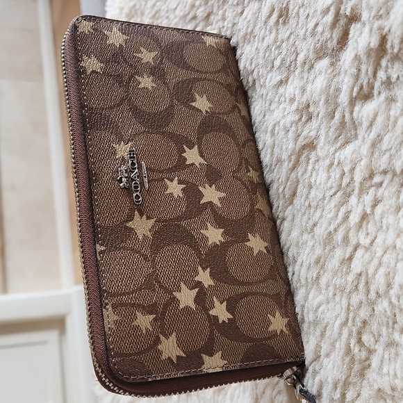 Gorgeous Coach 3/4 Zippered Signature Star Leather Long Wallet โญ๏ธ๐ค - Picture 15 of 16